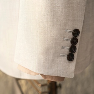 <span class=keywords><strong>Blazer</strong></span> su Misura per <span class=keywords><strong>Uomo</strong></span> in Lana, Lino e Seta <span class=keywords><strong>Beige</strong></span>, Giacca Estiva Traspirante, MTM, OEM, ODM, Basso MOQ, Produzione in Fabbrica - Product Image 5