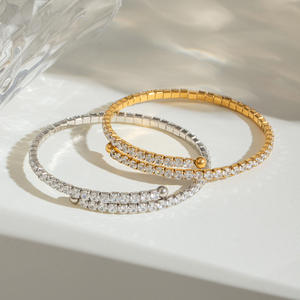 צמיד טניסאי זהב עם צמיד טניס לבן לחתונות ומסיבות - Product Image 3