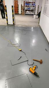 Dalles de sol en PVC robustes et emboîtables pour garage, atelier, entrepôt - revêtement de sol en plastique durable - Product Image 6