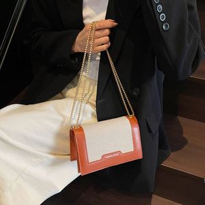 Bolso Bandolera de Lujo, Bolso de Mano Pequeño y Moderno con Cierre de Material PC Resistente e Impermeable - Product Image 3