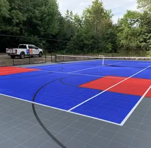 Cour intérieure et extérieure à emboîtement pp de haute qualité couvrant un sol de basket-ball de tennis de sport synthétique