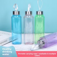 Bouteille d'eau carrée en plastique, nouvelle et populaire, pour boire directement, personnalisable avec logo, vente en gros