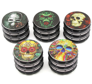 מטחנת גולגולת יצירתית בהדפסה ישירה מהמפעל, <span class=keywords><strong>4</strong></span> שכבות, 63 מ\"מ, לוגו מותאם אישית חרוט, סגסוגת אלומיניום, אביזר עישון - Product Image 1