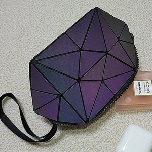 Bolsa de Cosméticos Plegable Portátil de PU Estilo Coreano, con Asa Suave, Cierre de Cremallera, Diseño Geométrico Tridimensional - Product Image 3