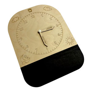 Horloge Montessori en bois de bouleau de haute qualité pour enfants, jouet éducatif pour apprendre l'heure avec tableau de correspondance et surface tableau noir OEM ODM MOT-0060 - Product Image 2