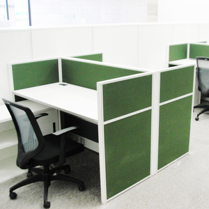 Bureau d'ordinateur moderne durable et au design abordable, poste <span class=keywords><strong>de</strong></span> travail modulaire commercial, cloisons <span class=keywords><strong>de</strong></span> bureau certifiées pour l'école - Product Image 1