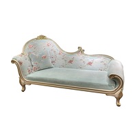 Chaise longue française en bois massif européen, tissu gris chaud, idéale pour les villas de luxe
