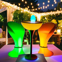 Ensemble de table et de chaises en plastique de haute qualité avec base en acier, mobilier de bar, ensemble de meubles LED, table de bar pour mariage, fête, événement