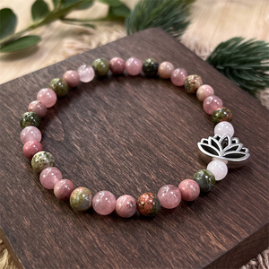 Bracelet en pierre de quartz rose et de rhodonite de 6 mm fait à la main avec un charme en forme de fleur de lotus, cadeau pour femmes - Product Image 4