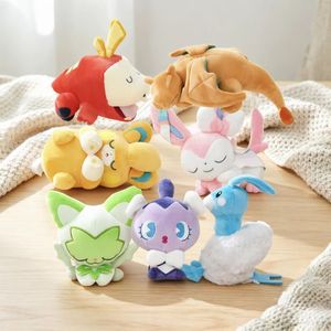 Vente en gros de jouets super doux Charizard Altaria Fuecoco Gothita Pawmi Sprigatito Sylveon Eevee Haxorus Ball Psyduck Zeraora Ho-Oh - Product Image 4