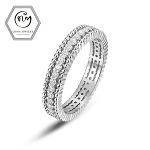Anillo Clásico de Moissanita con Corte Brillante de 0.6 CTW, Borde Acanalado, Eternidad Completa, Plata 925, Certificado GRA, Atemporal, Apilable, para Boda - Product Image 1