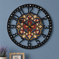 Horloge murale en fer forgé personnalisable avec croix en vitrail, cadre métallique creux, pour la décoration chrétienne en gros