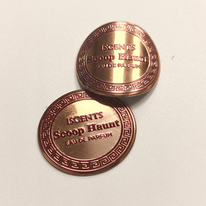 Etiquetas Redondas Doradas con Borde Rojo en Relieve con Diseño Griego para Botellas <span class=keywords><strong>de</strong></span> Perfume Retro Personalizadas - Product Image 2