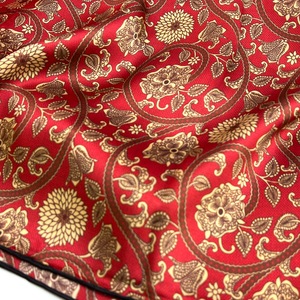 Sciarpa in <span class=keywords><strong>Seta</strong></span> di Gelso 100% con Stampa Paisley Rossa e Margherite, 105cm, Versatile per Donna, Autunno e Inverno - Product Image 2