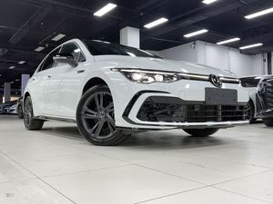 Voiture d'<span class=keywords><strong>occasion</strong></span> à faible kilométrage, Volkswagen Golf Mk8 280TSI DSG R-<span class=keywords><strong>Line</strong></span> 1.4T Turbo essence 7DCT 2022, véhicule sport d'<span class=keywords><strong>occasion</strong></span> - Product Image 2