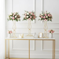 Support à fleurs en fer doré de luxe européen, centre de table de mariage et décoration de fête, support à fleurs avec un design élégant en spirale