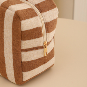 Vente en gros de trousses de <span class=keywords><strong>maquillage</strong></span> personnalisées pour femmes en tissu éponge, pochette portable à fermeture éclair, trousse de toilette rayée - Product Image 6