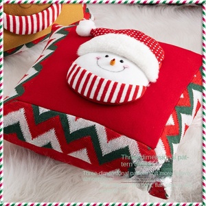 Plaid décoratif personnalisé en polyester et coton écologique, brodé Père Noël rouge et vert, doux et moelleux, unisexe, pour tous les âges - Product Image 3