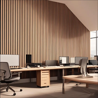 Panneau mural acoustique décoratif moderne en MDF, lattes en bois courbées en noyer, isolation phonique flexible pour la maison
