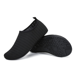 Chaussures <span class=keywords><strong>de</strong></span> plage pour hommes et femmes <span class=keywords><strong>pas</strong></span> chères chaussures <span class=keywords><strong>de</strong></span> natation spandex/pieds nus à semelle souple antidérapantes pour la plongée printemps et été - Product Image 6