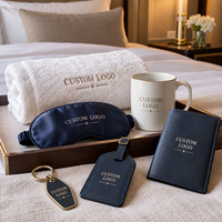 Ensemble cadeau d'hôtel personnalisé en gros avec logo imprimé, kit d'accessoires de voyage, masque pour les yeux, serviette, tasse, étiquette de bagage, porte-clés, porte-passeport