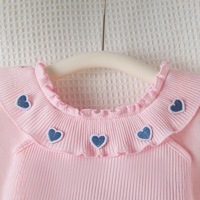 Ensemble de tenue d'été pour filles, haut sans manches rose à volants brodés en forme de cœur, short en jean pour enfants