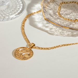 Nouveau collier tendance en acier inoxydable style océan avec étoile de mer, hippocampe et coquillage plaqué or - Product Image 2