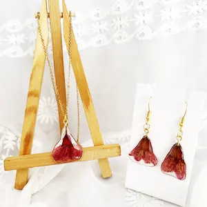 Satu Set Perhiasan Wanita Kalung Set Kalung Anting Emas Bunga Sakura Asli Epoksi Merah