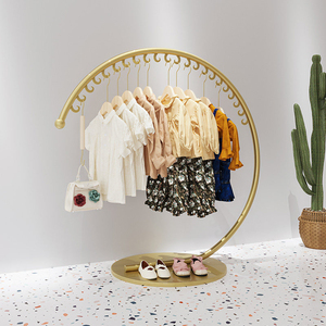 Espositore per Abiti di Lusso a Forma di C in Metallo Nano Dorato, Stand Curvo per Appendere Vestiti per Negozi di <span class=keywords><strong>Abbigliamento</strong></span> Femminile - Product Image 2