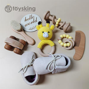 Sonajeros de anillo de madera con forma de jirafa, mordedor de madera de ganchillo para bebé, juego de regalo, cepillo de <span class=keywords><strong>pelo</strong></span> de cabra, haya, <span class=keywords><strong>comprar</strong></span> zapatos de Peine de coche - Product Image 1