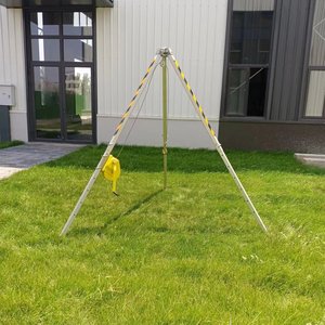 Treppiede di Salvataggio con Verricello per Spazi Confinati - Product Image 2
