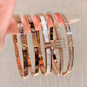 Pulsera de Zirconia con Diamantes Completos para Mujer en Múltiples Estilos de Acero Inoxidable Chapado en Oro de 18K, Joyería Impermeable y sin Deslustre - Product Image 3