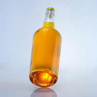 Bouteille de spiritueux de luxe moderne en verre flint à col large de 750 ml, de haute qualité, avec gravure et marquage à chaud pour l'emballage de spiritueux - Vente en gros
