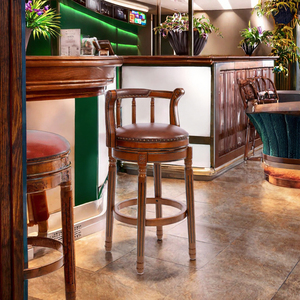 Tabouret de bar traditionnel en bois avec siège et dossier en cuir, design moderne, pivotant à 360 degrés, réglable, pour usage commercial - Product Image 3