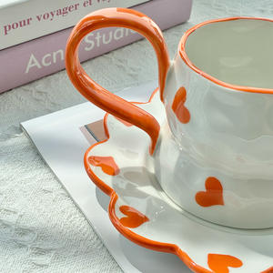 Juego de Taza y Platillo de Cerámica Creativa Hecha a Mano, Juego de Tazas Pintadas a Mano con Forma Irregular - Product Image 5
