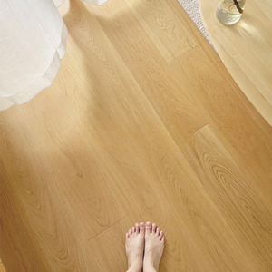 Suelo de Roble Blanco Premium, Estilo Rústico Natural, Superficie Impermeable, Instalación con Sistema de Lengüeta y Ranura, 10 Años de Garantía - Product Image 2