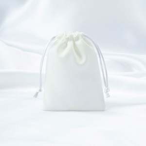 Pochette en velours noir personnalisée pour montres et bijoux avec fermeture à cordon, logo imprimé à l'écran, cadeau haut de gamme - Product Image 6