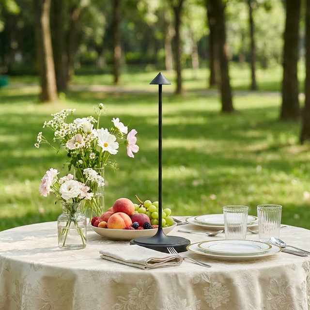 Manufacturer Modern Design Battery Restaurant Decor Luxury Hotel Portable Touch Night Light Rechargeable LED Table Lamp Cordless