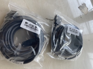 สายเคเบิลเซอร์โวมอเตอร์มิตซูบิชิ MR-JCCBL7M-L ของแท้ใหม่ 100% - Product Image 1