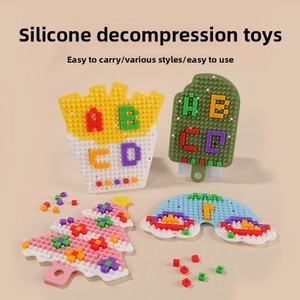 Planches sensorielles à thème sapin de Noël ; Best-sellers transfrontaliers, assortiment de jouets éducatifs sensoriels en silicone inspirés de dessins animés - Product Image 4