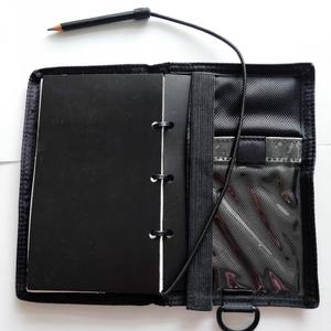 Carnet de notes noir ou rouge de 25 pages pour enregistrer et communiquer sous l'eau - Product Image 5