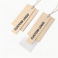 Étiquettes suspendues en papier mat beige minimaliste avec cordon en coton, étiquettes personnalisées avec logo pour les marques de vêtements de mode - Qualité professionnelle