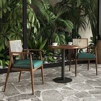 Combinaison table et chaises en bois massif pour café, restaurant occidental, bar, usage commercial
