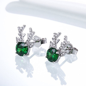 Orecchini a Perno Ispirati alle Corna di Cervo, Accento Scintillante, Elegante Gioiello da Donna, Regalo per le Feste - Product Image 2