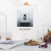 Hydraterend en verstevigend gezichts- en lichaamsmasker met fruit, zoethout en niacinamide voor mannen en vrouwen.