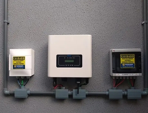 Pour SUN-18/20/22/23/25K-G05 Système solaire hybride triphasé Onduleur Assistance technique Singapour Installation professionnelle - Product Image 3