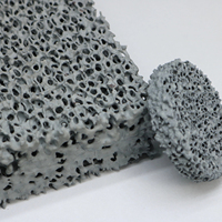 Filtre en mousse céramique de carbure de silicium haute résistance avec taille personnalisée, filtre SIC réticulé pour fonderie de fonderie de sable de fer