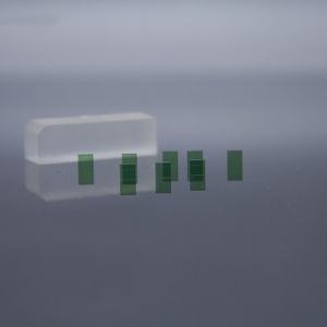 Cristal pur CTH:YAG en morceaux Cr^3+, Tm^3+, Ho^3+: Plaque de cristal de grenat d'yttrium-aluminium dopé au chrome, au thulium et au holmium (Y3Al5O12) - Product Image 3