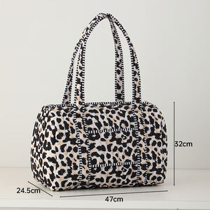 Sac de voyage matelassé en polyester à imprimé léopard, grande capacité, vente en gros - Product Image 6