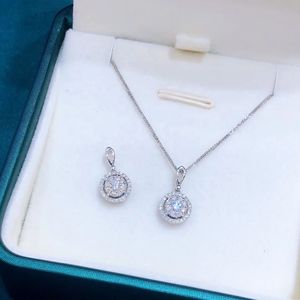 เครื่องประดับทองคำแท้ 18k ซินฟลาย จี้เพชร 0.2 กะรัต แบบกรอบคู่ พร้อมสร้อยคอ - Product Image 4